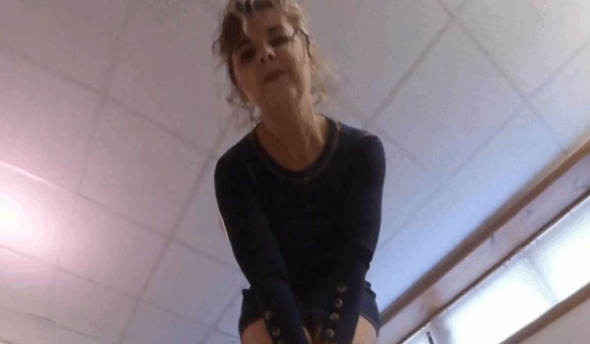 Part 2 of this scene, where you have shrunk to bug-size on Jenna Marie's floor.   In this second clip she chases you and tries to stomp you flat with her new wedges and dirty bare feet.   VR 4K

