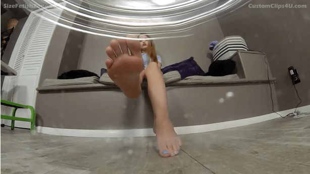 Jasper has you under glass and lifts the glass and teases you with her mouth and feet and also her ass as well. She eventually eats you.

Keywords: jasper , pov , feet , ass , vore , vr 360